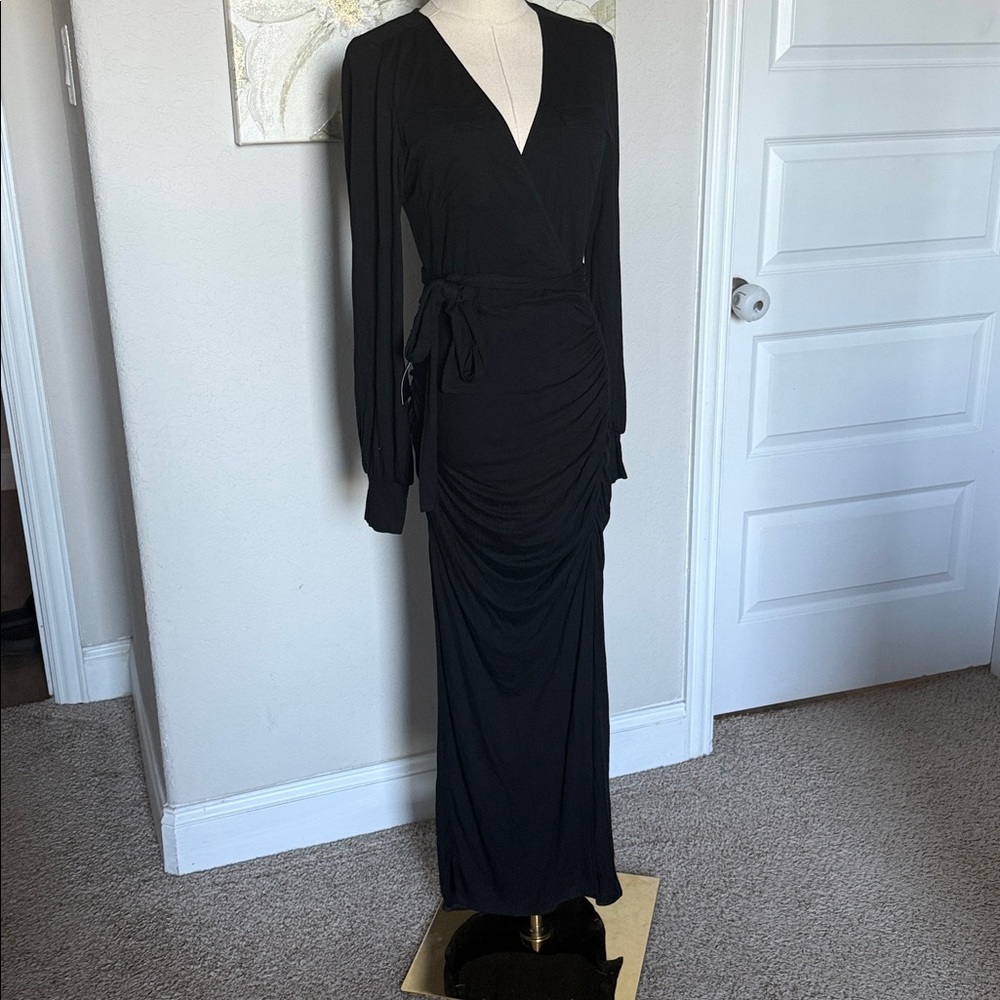 NWT Bebe wrap front ruched long sleeve dress 🖤 Sz Medium